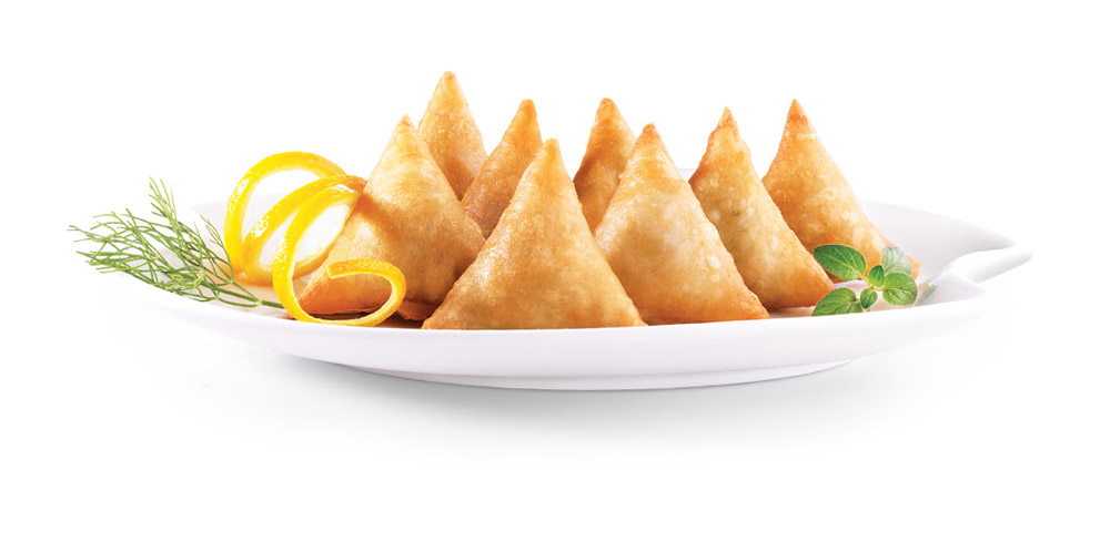 Samosa (Chicken filling wrapped in a crisp, thin pastry)