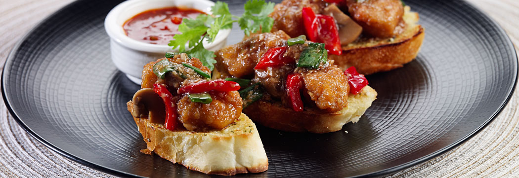 Tender Pops with Garlic Bread